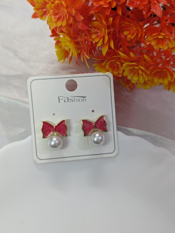 Bow pearl drop