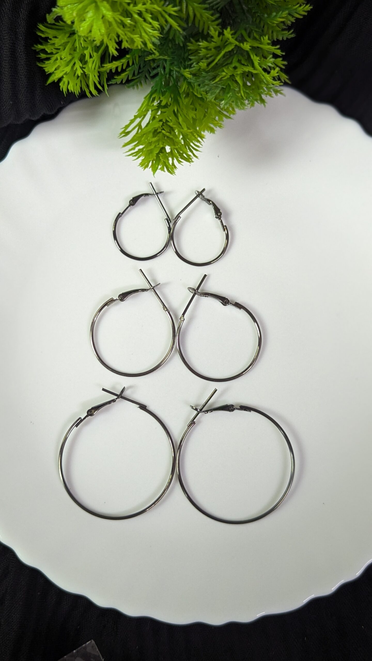 Plain Black-metal Hoop Earring