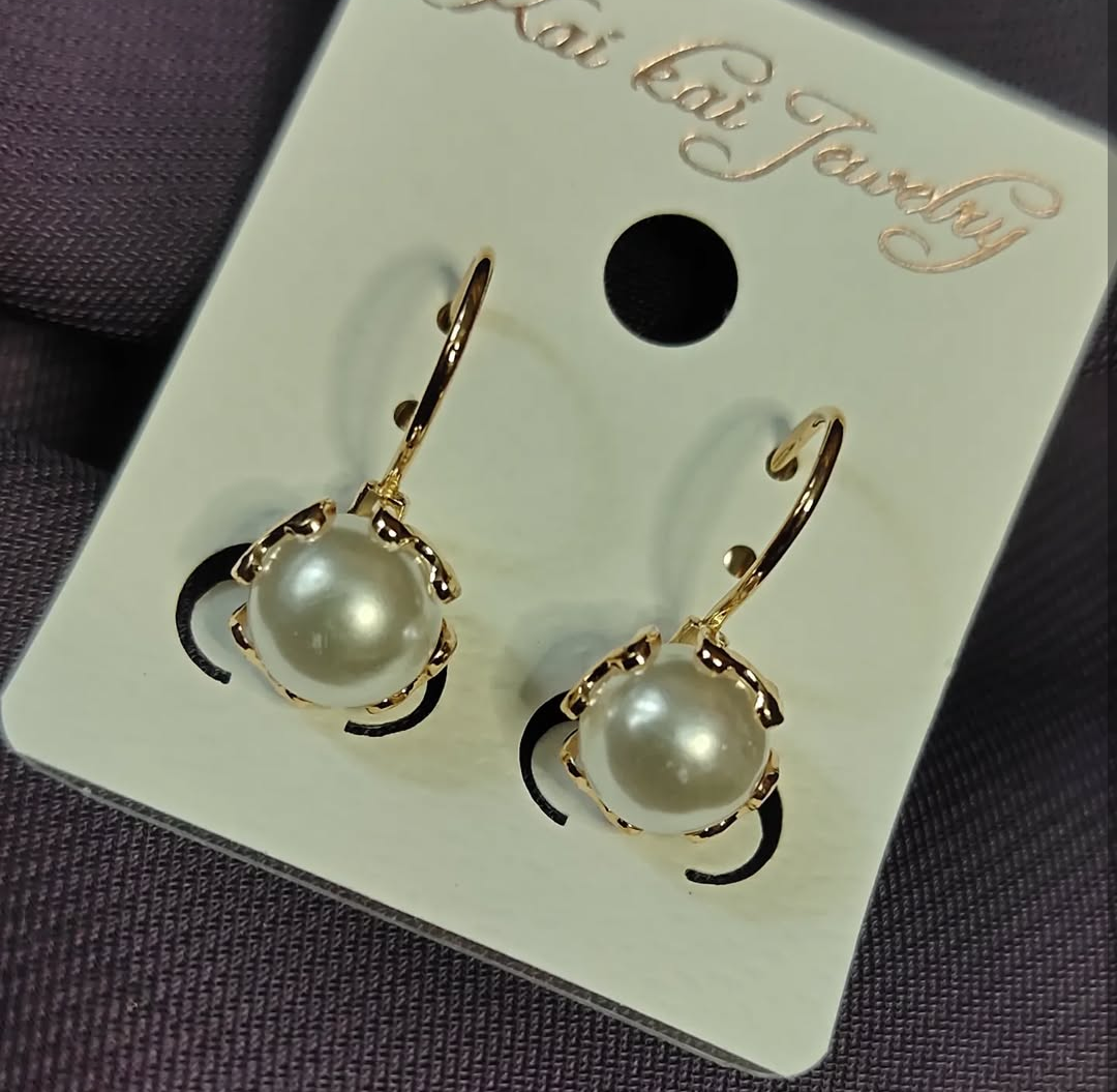 Pearl Leverback Earrings_Gold
