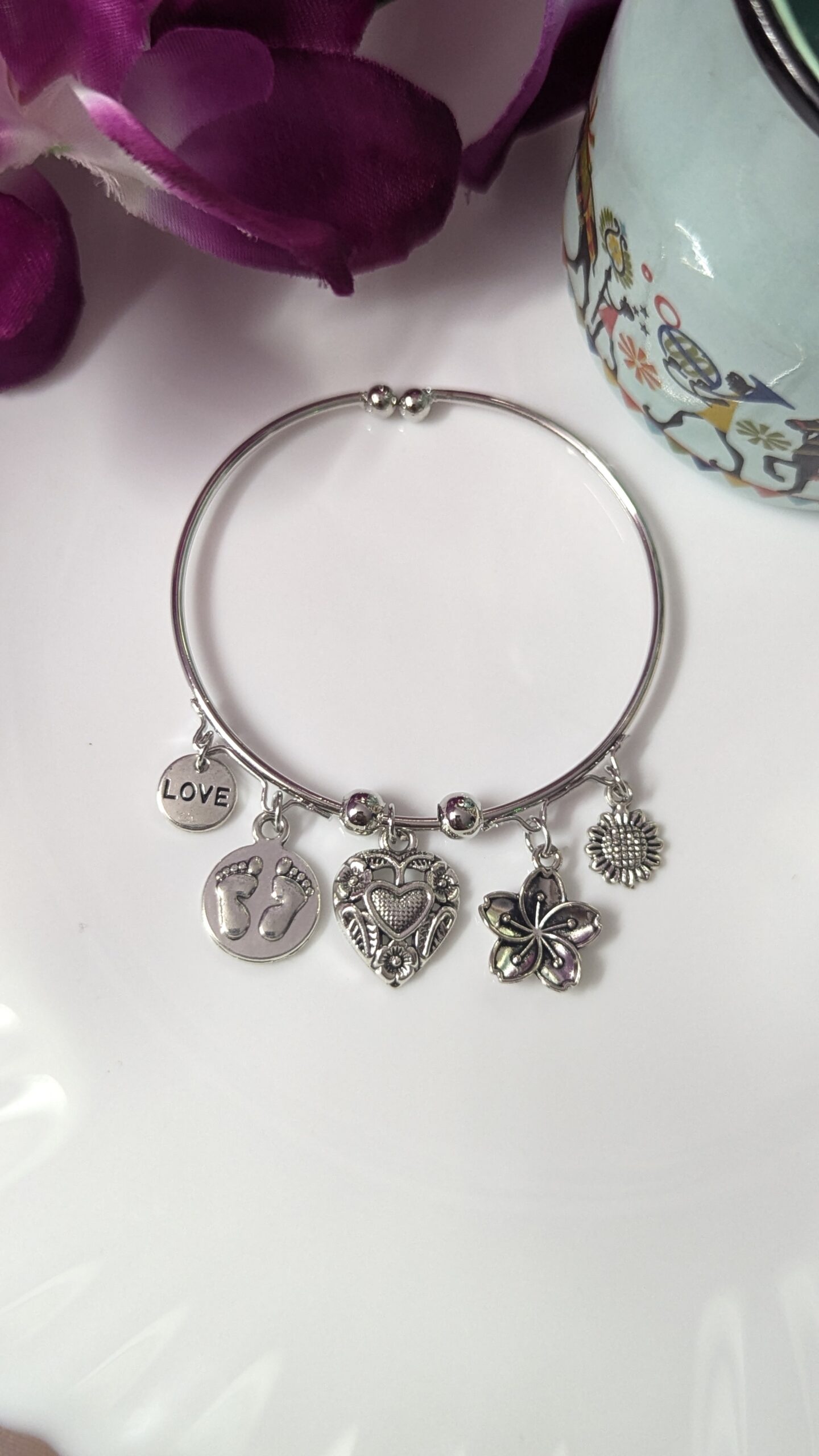 Adjustable charms bracelet