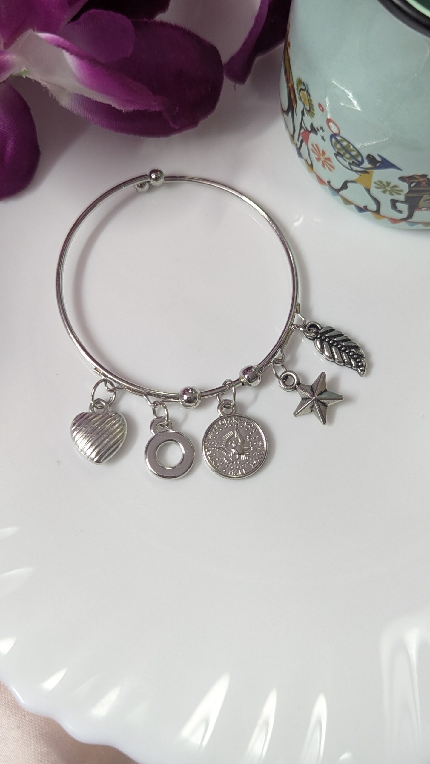 Adjustable charms bracelet