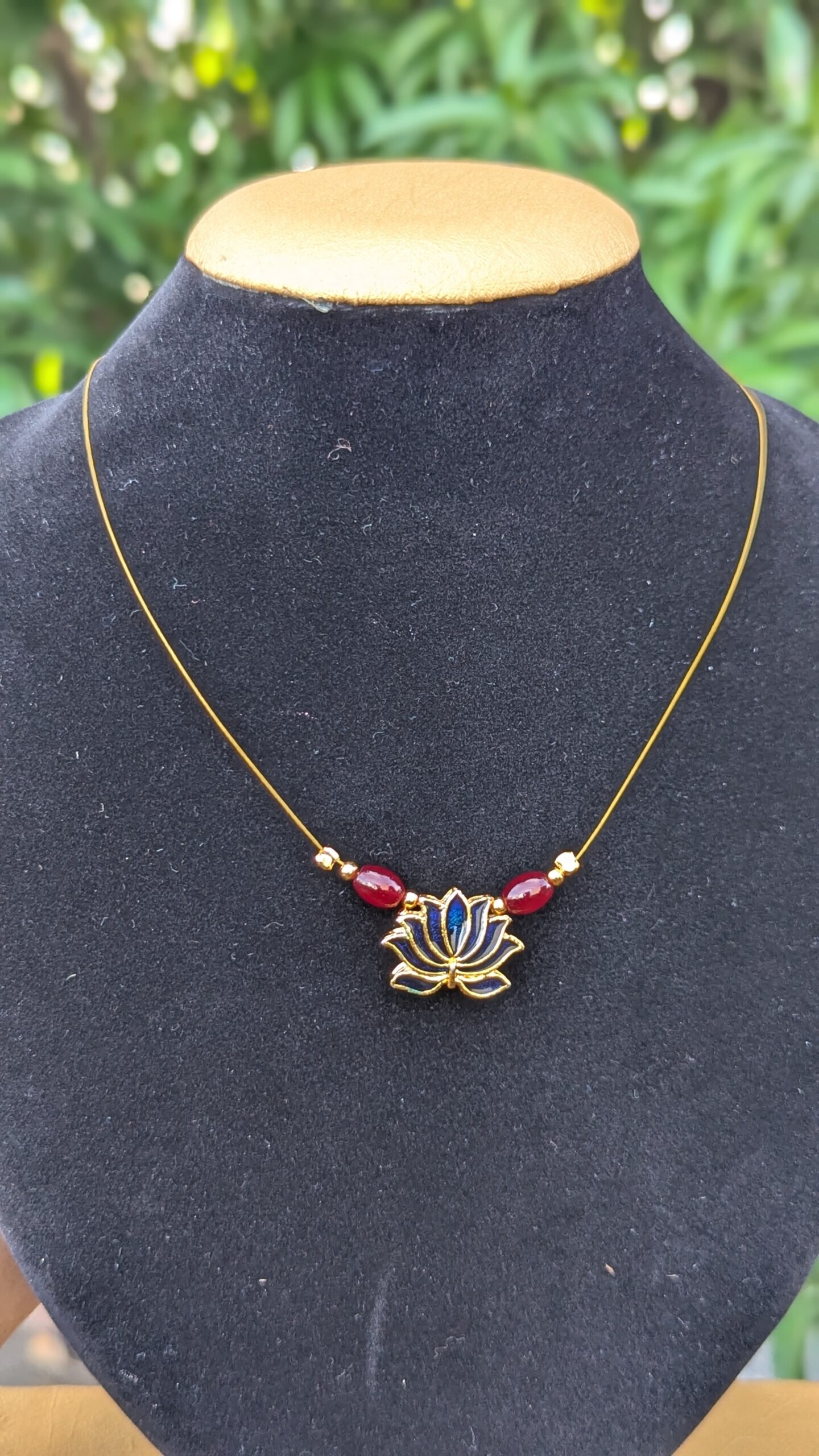 Lotus invisible chain _ Blue